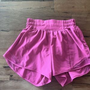 Lululemon hotty hot ripened raspberry 4inch size 0